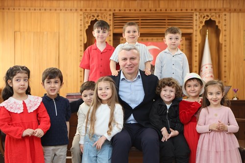KAYMAKAM ŞABAN ARDA YAZICI’YA ADEM’DE EĞİTİM GÖREN 3-4 YAŞ KREŞ ÇOCUKLARIMIZDAN  MAKAMINDA ZİYARET.