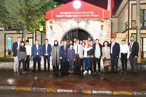 Vali Gürel ve Kaymakam Türköz Hasan Doğan Çocuk Evleri Sitesinde İftar Açtı 