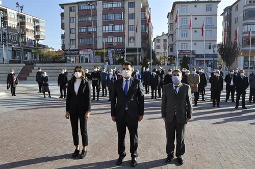 24 KASIM ÖĞRETMENLER GÜNÜ ÇELENK SUNMA TÖRENİ MİSAK-İ MİLLİ MEYDANINDA YAPILDI 24 KASIM ÖĞRETMENLER GÜNÜ ÇELENK SUNMA TÖRENİ MİSAK-İ MİLLİ MEYDANINDA YAPILDI